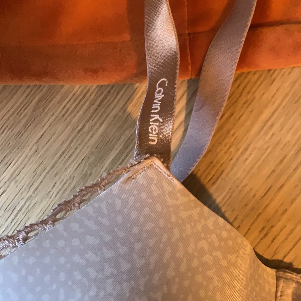 Calvin Klein 36DD Grey/Purple Tshirt Bra - Picture 2 of 6